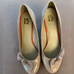 Beige patent leather heels size 11